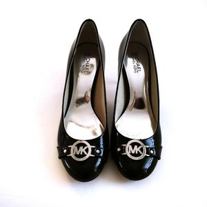 *Michael Kors - Black MK emblem Pumps